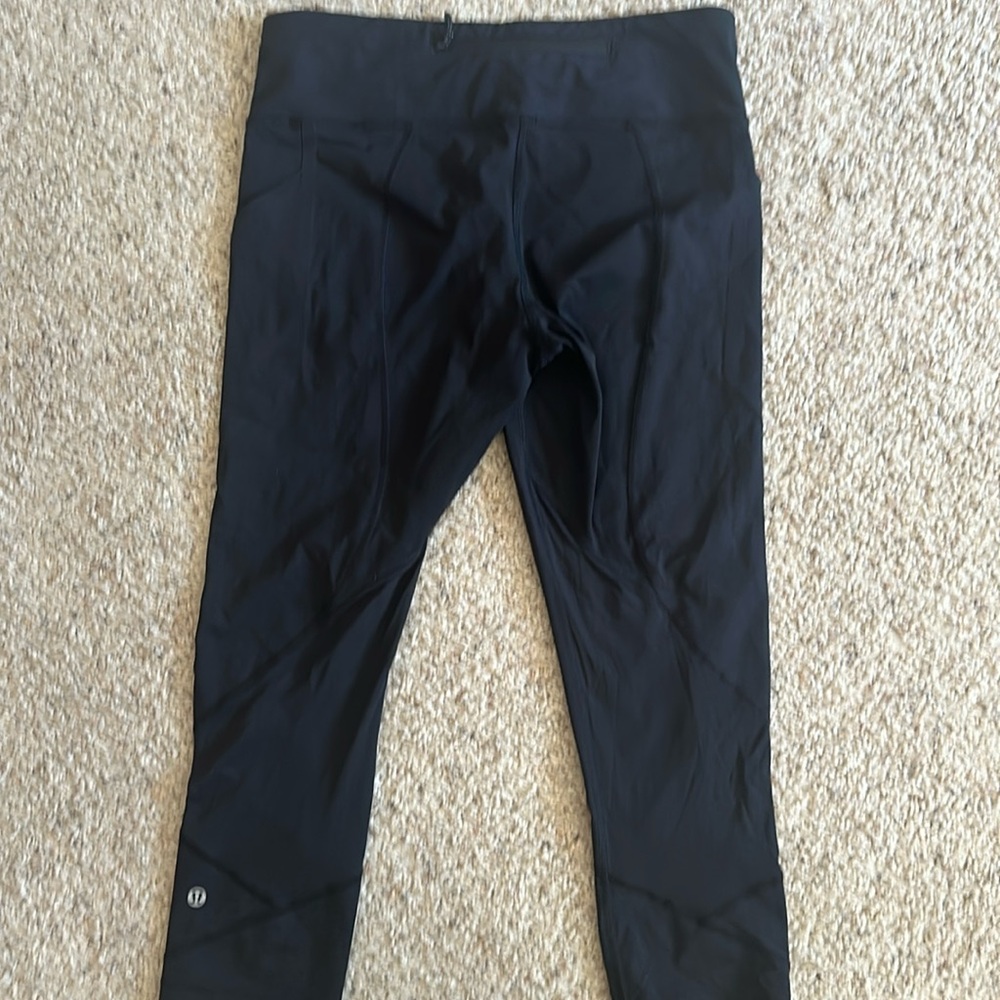 Good condition Lululemon Capri leggings. Size 8
